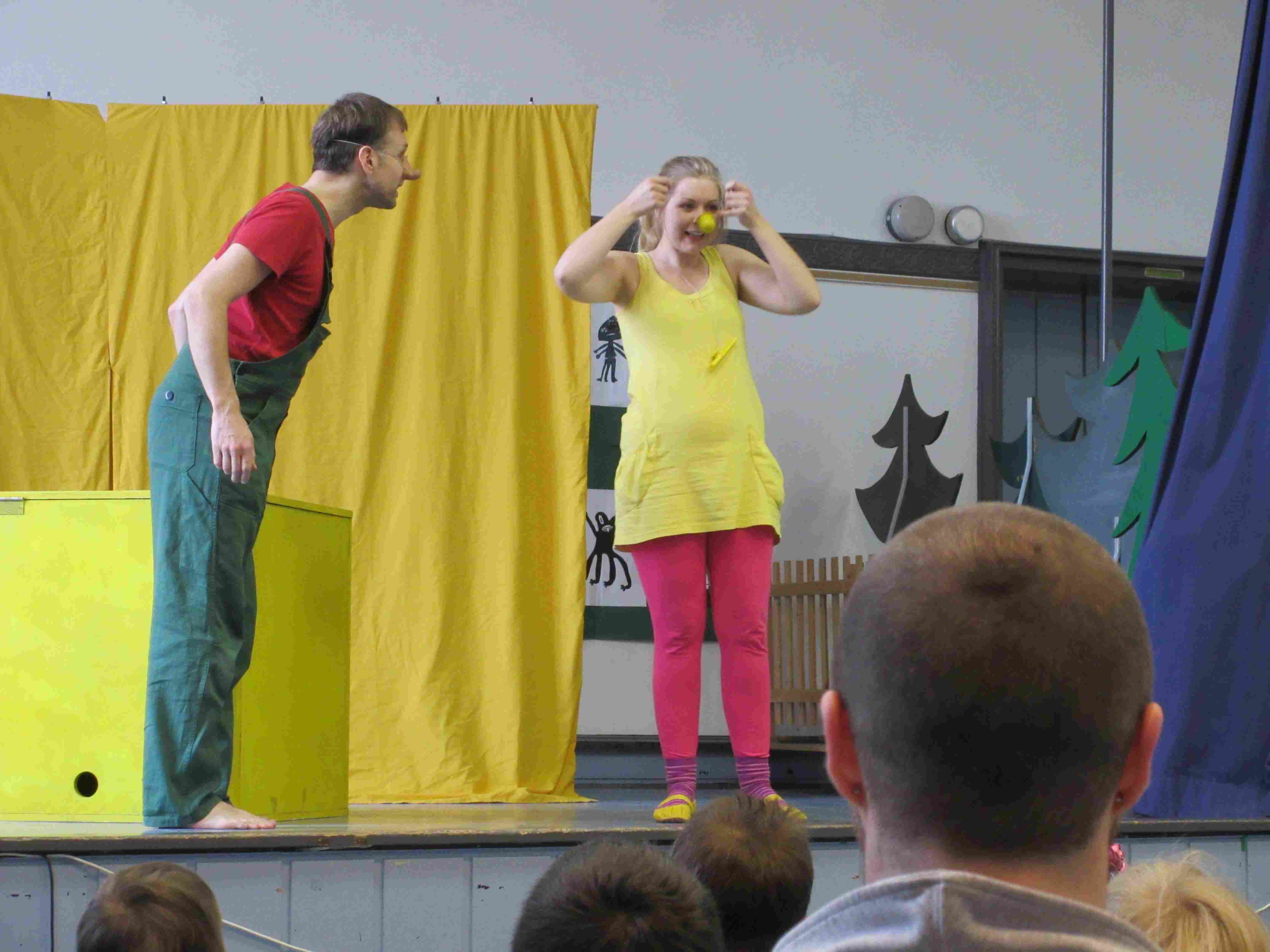 Krümel und Freund Wurzel